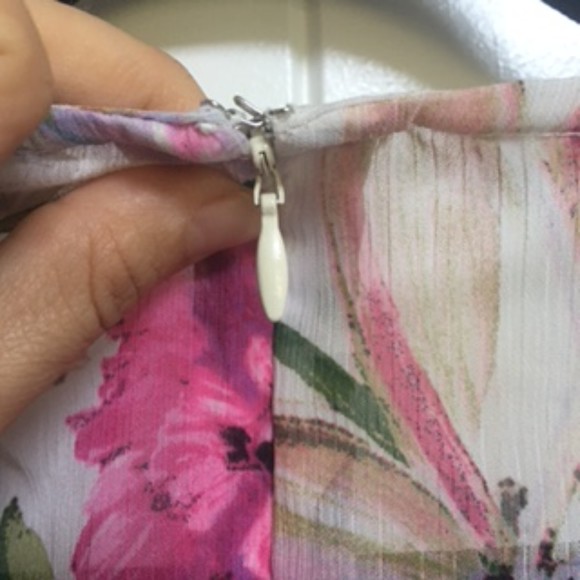 CALVIN KLEIN FLORAL RUFFLE DRESS, SZ 4 - Picture 7 of 7